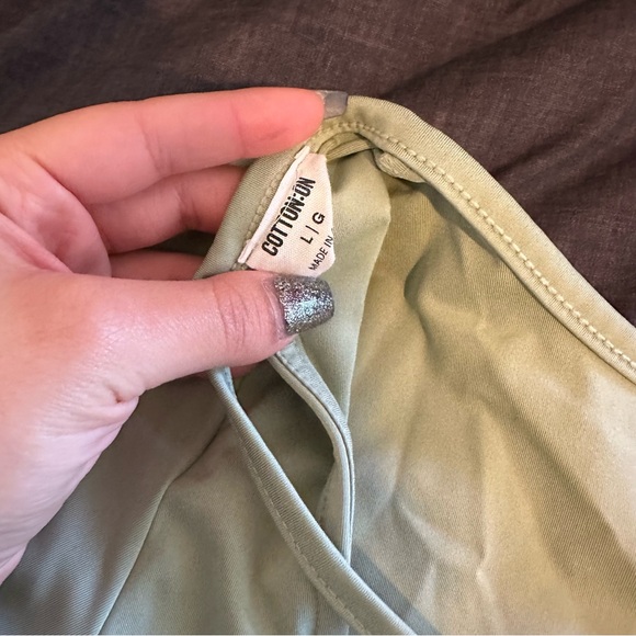 Long Sleeve Open Back Crop Top - Picture 4 of 4